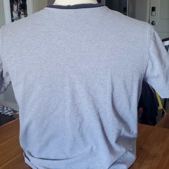 T shirt  short sleeve  size  larger - Picture 2 of 3